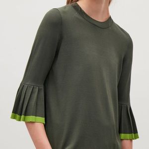 COS knitted top with pleated sleeves olive color
